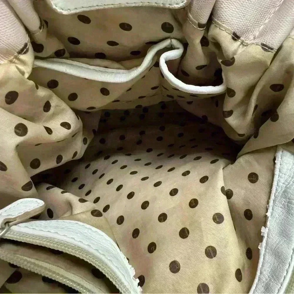 ELLE Brand Woman’s Floral Handbag With Multisectioned/Pocketed Inside - Picture 7 of 10